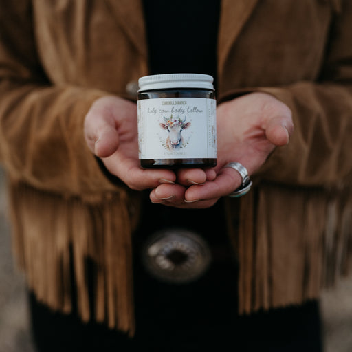 Person holding a jar of cream with a blurred background