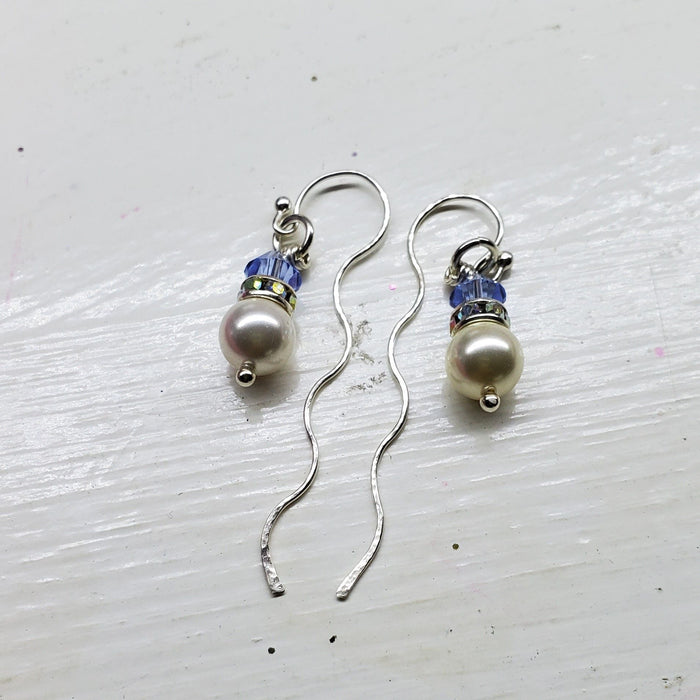 Ergonomic Crystal Pearl Wavy Ear Threaders