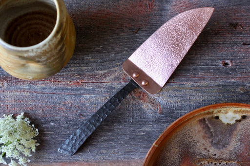 copper-pie-and-cake-server-made-in-usa