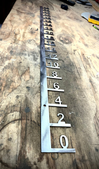 Large Post-Mounted Metal Snow Gauge
