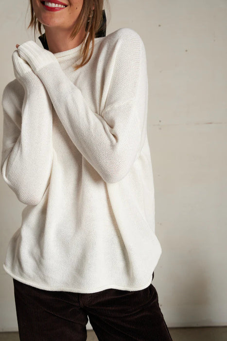 Perfect White Tee Nova Sweater